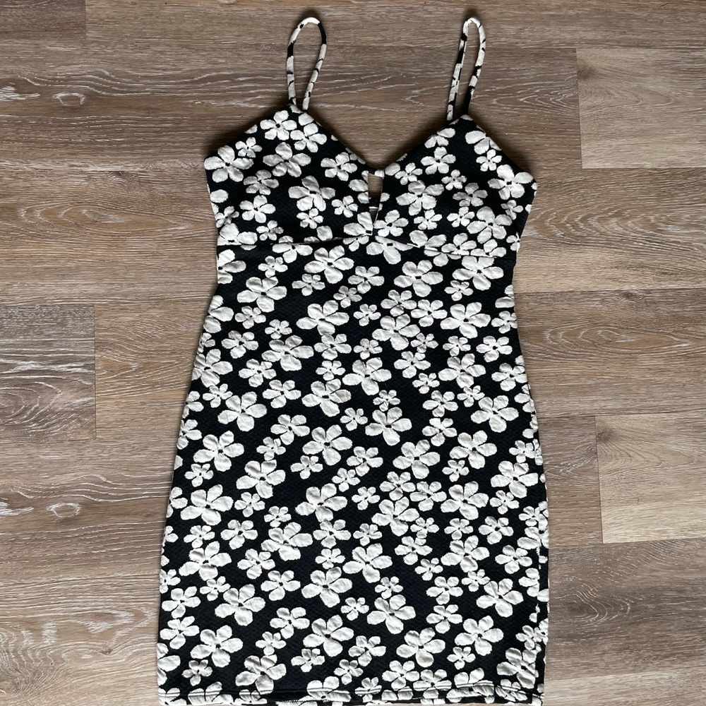 Short Floral Dress Black & White